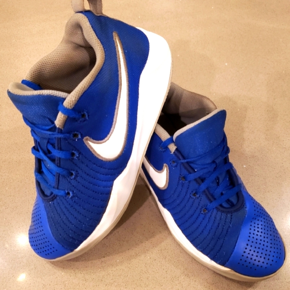 SNEAKERS | NIKE